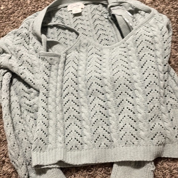 sweater - Picture 3 of 3
